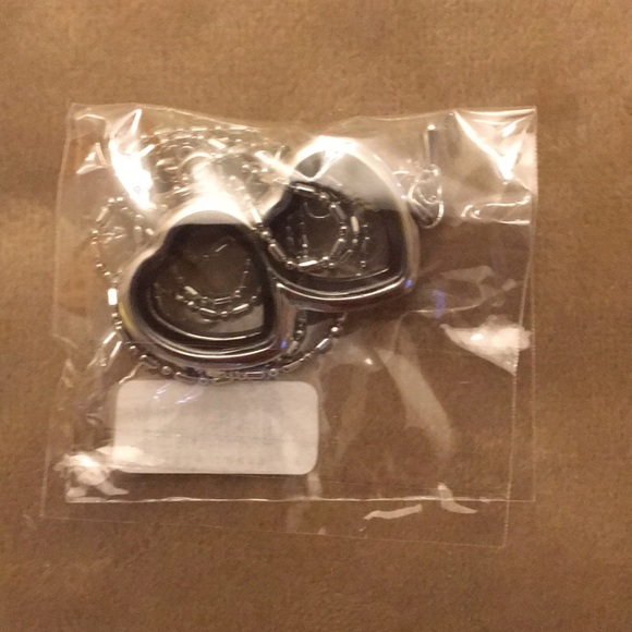 NWOT - Double Heart-shaped Glass Locket. - Picture 4 of 5